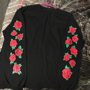 Roses long sleeve
Women’s Small